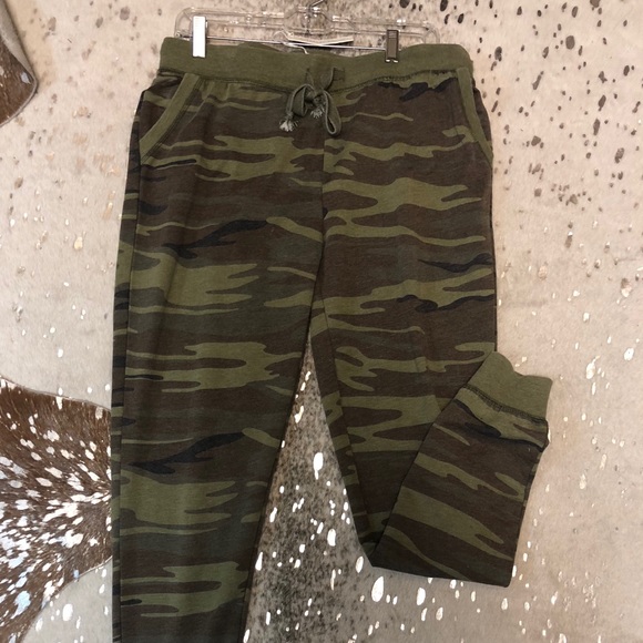 Z Supply Pants - Z supply soft camo joggers! NWT!!